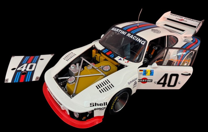 Porsche 935-002 R16 #40 Stommelen/Schurti Le Mans 1976 *Martini* 1:8 Ixo Models 