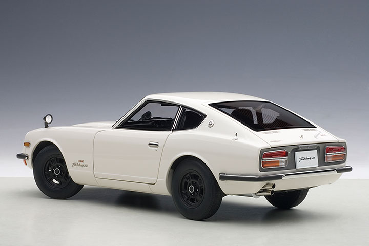 Nissan Fairlady Z432 1969 white 1:18 AUTOart