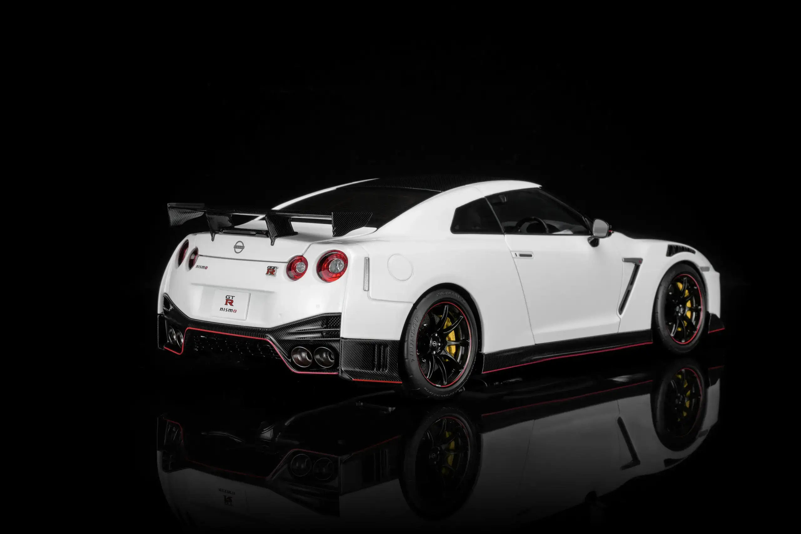 Nissan GT-R Nismo R35 Special Edition 2022 Brilliant White Pearl 1:18 Motorhelix