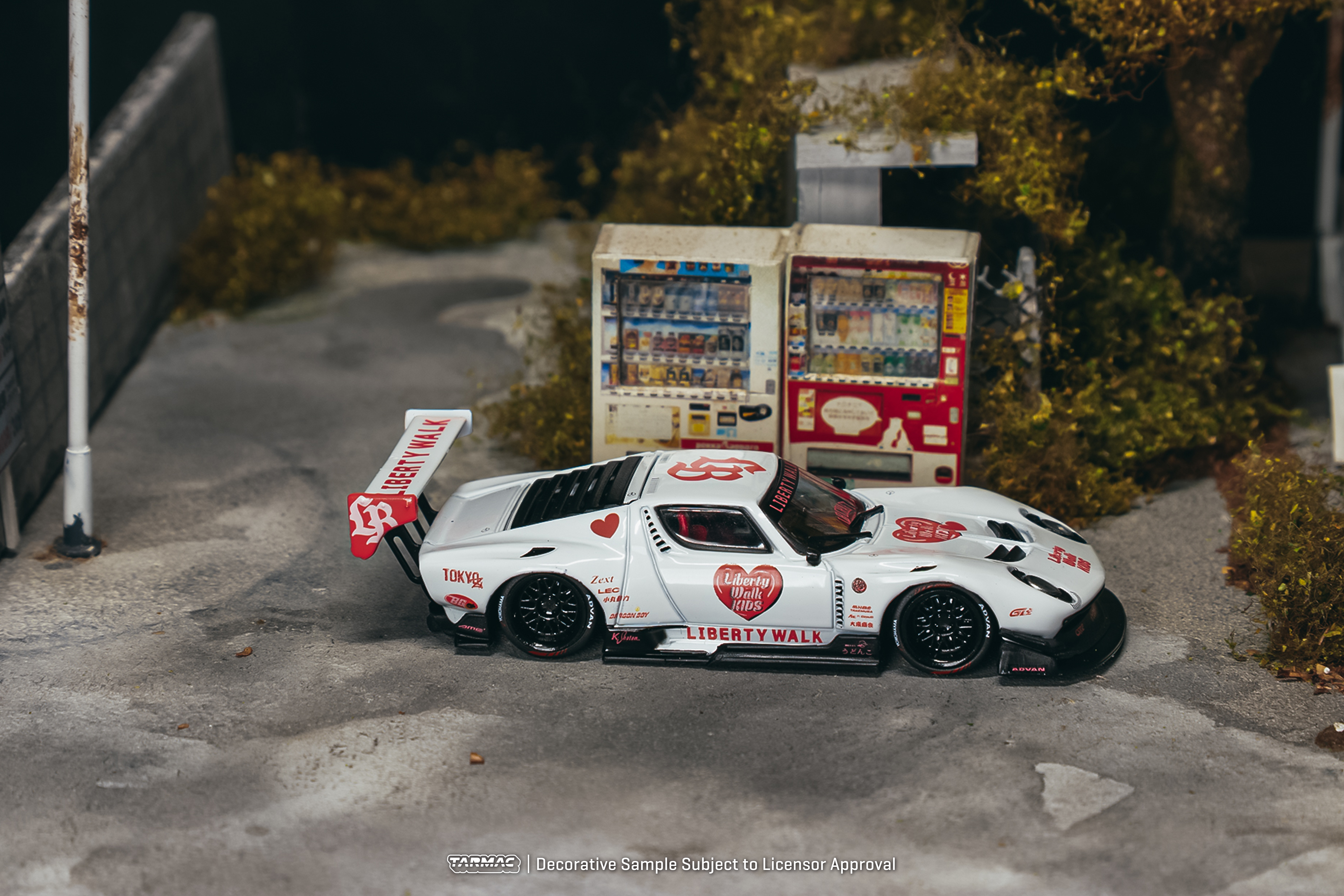 Lamborghini Miura LB-Silhouette Works Kids 2026 white/pink 1:64 Tarmac