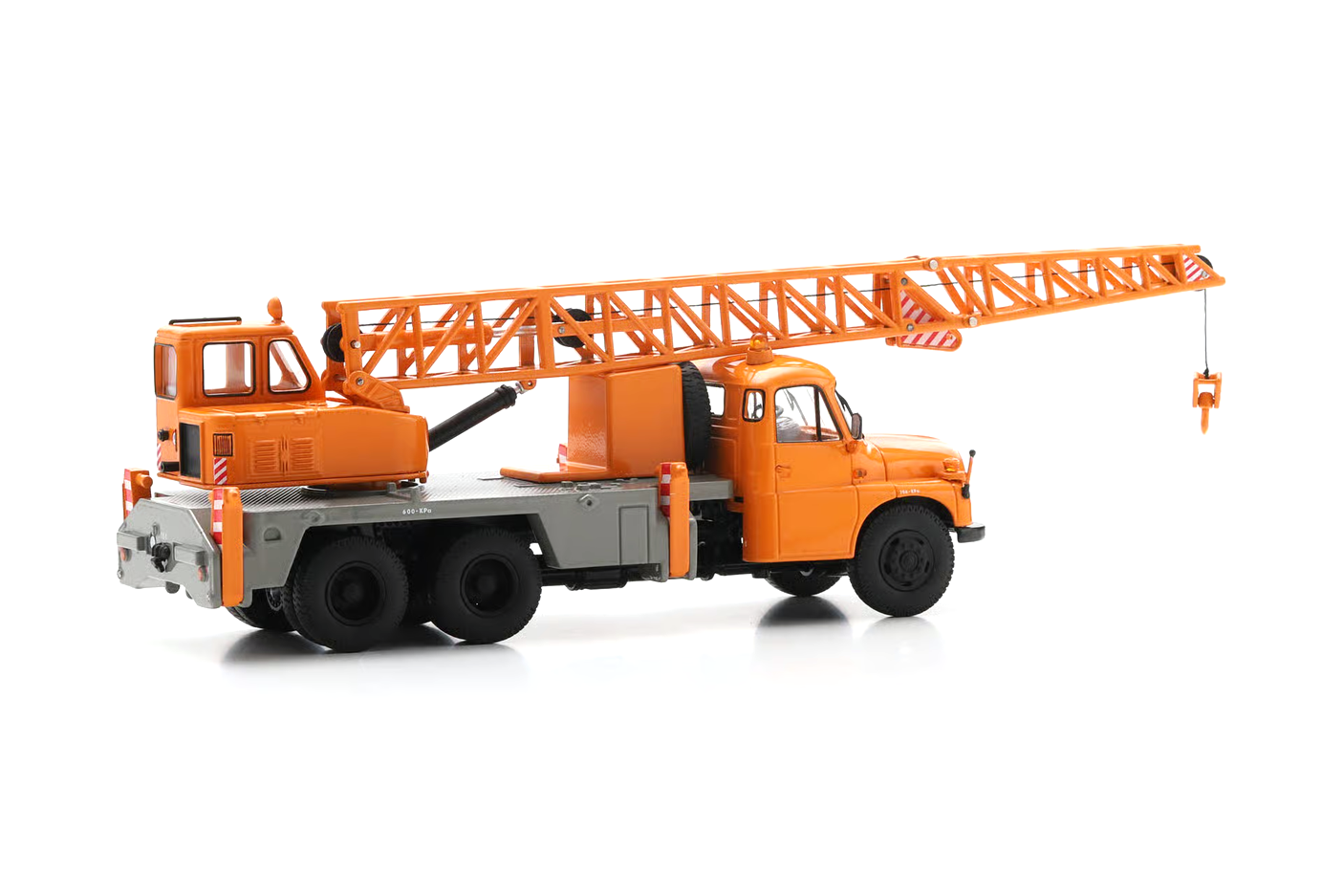 Tatra T148 jeřáb 1975 orange 1:43 Schuco