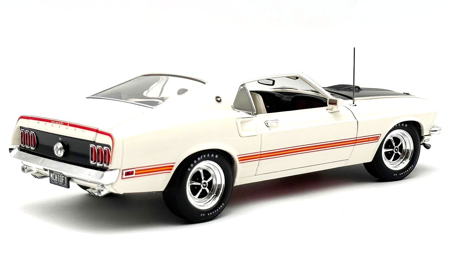 Ford Mustang 428 Cobra Jet 1969 white 1:18 Acme Diecast