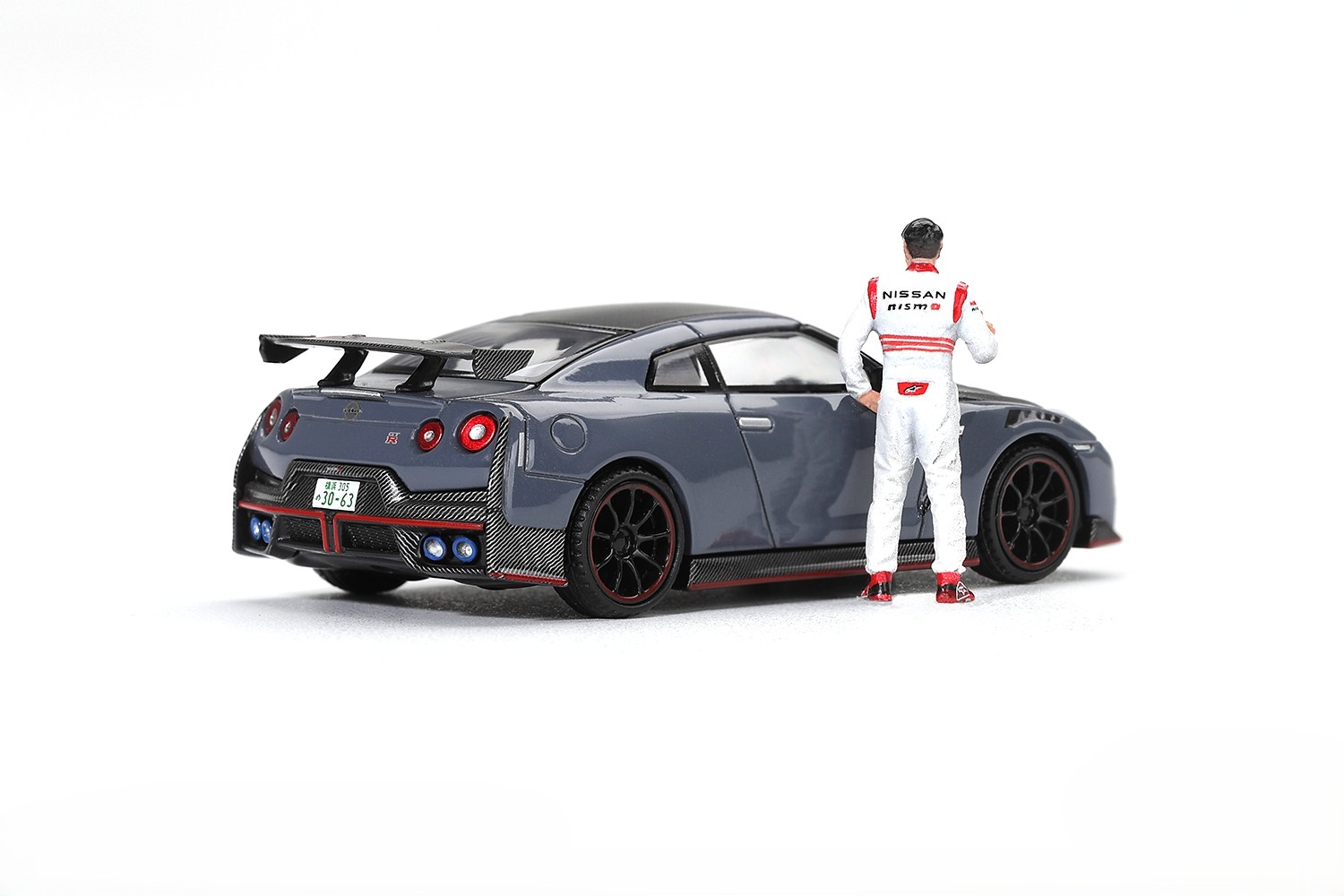 Nissan GTR R35 Nismo Tsukuba Production Car Lap Record 2024 With Figure Tssugio Matsuda blue 1:64 Mini GT