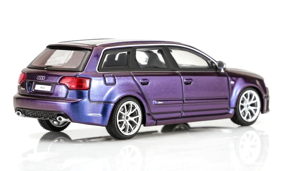 Audi A4 RS4 Avant Station Wagon 2005 purple metallic 1:64 Motorhelix