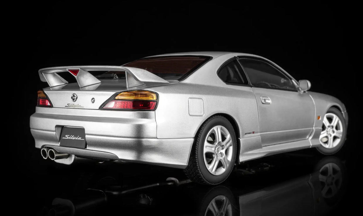 Nissan Silvia S15 Coupe Spec-R Aero 1999 sparkling silver 1:18 Motorhelix