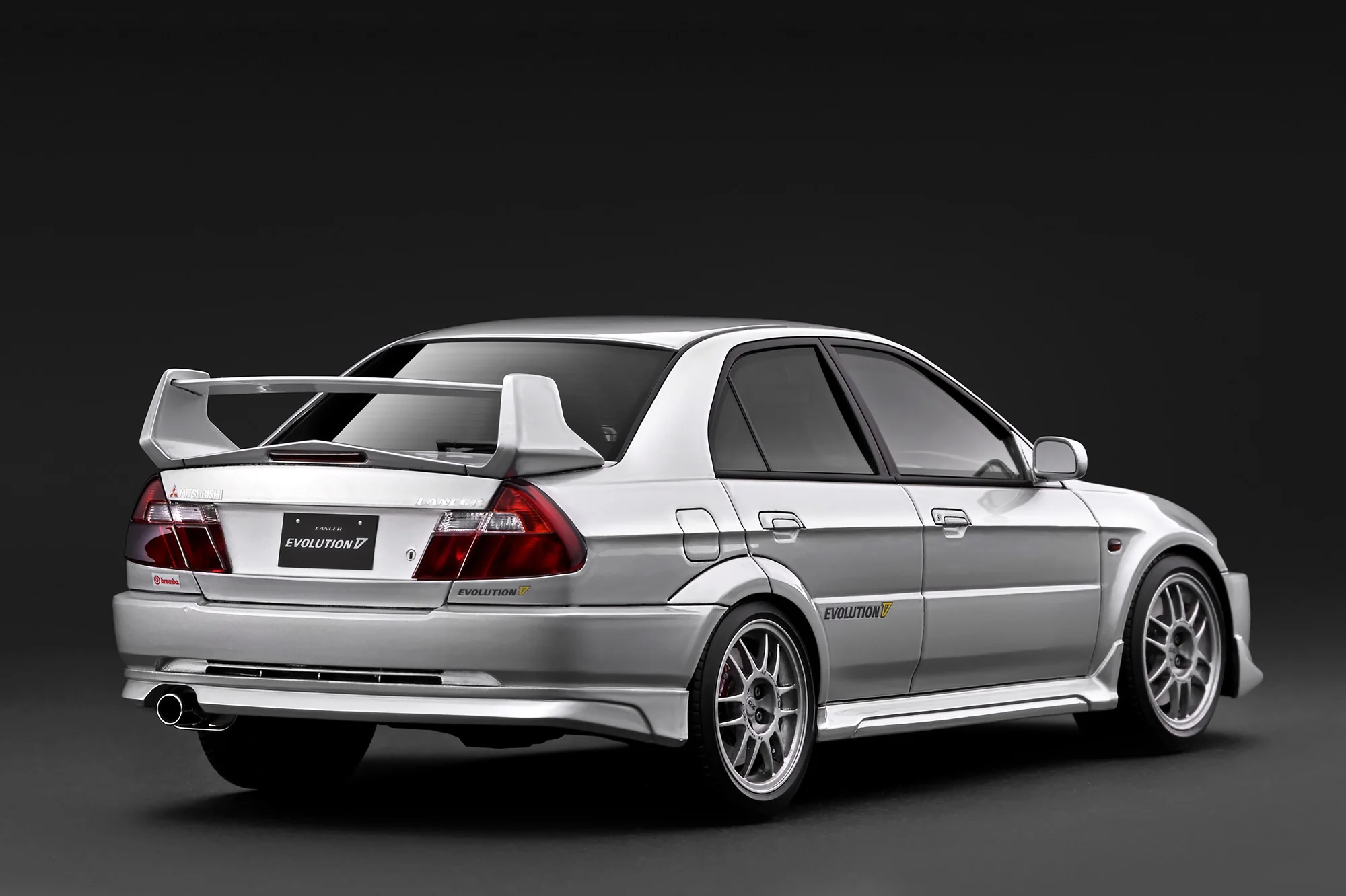 Mitsubishi Lancer Evolution V CP9A silver 1:18 Ignition Model