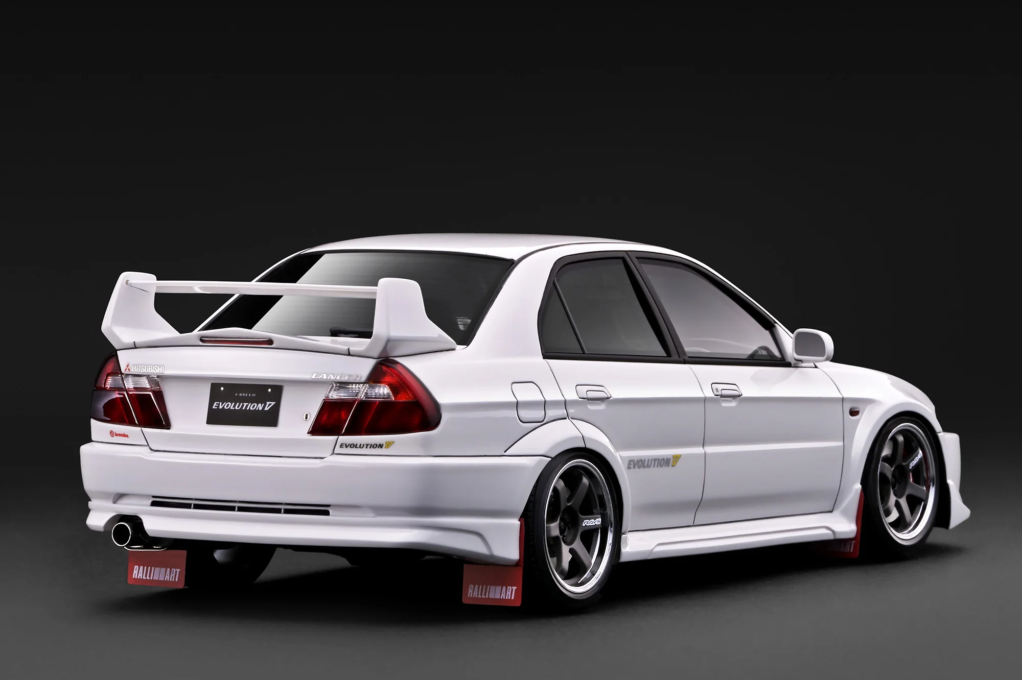 Mitsubishi Lancer Evolution V CP9A white 1:18 Ignition Model