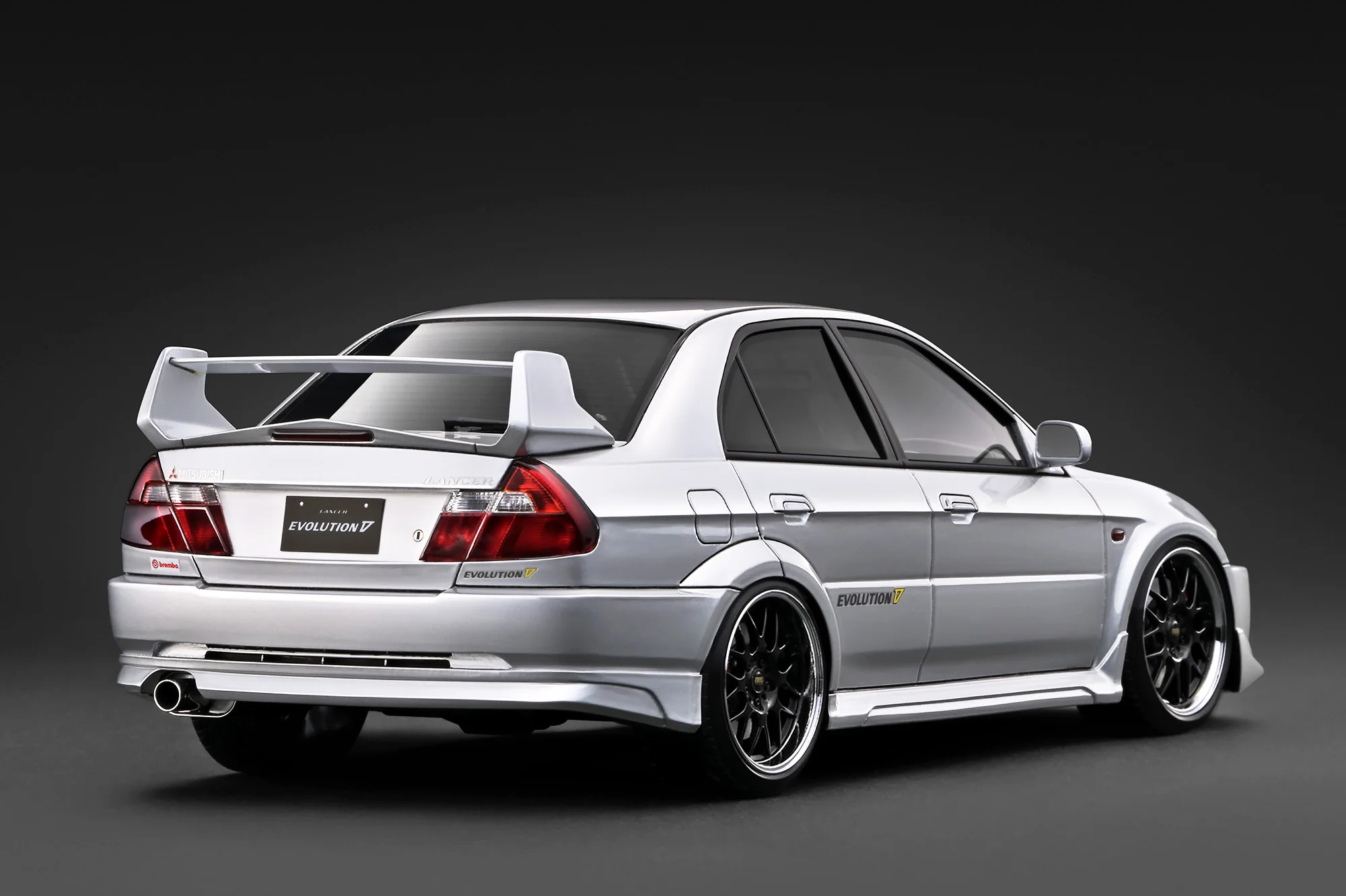 Mitsubishi Lancer EVO V CP9A silver 1:18 Ignition Model