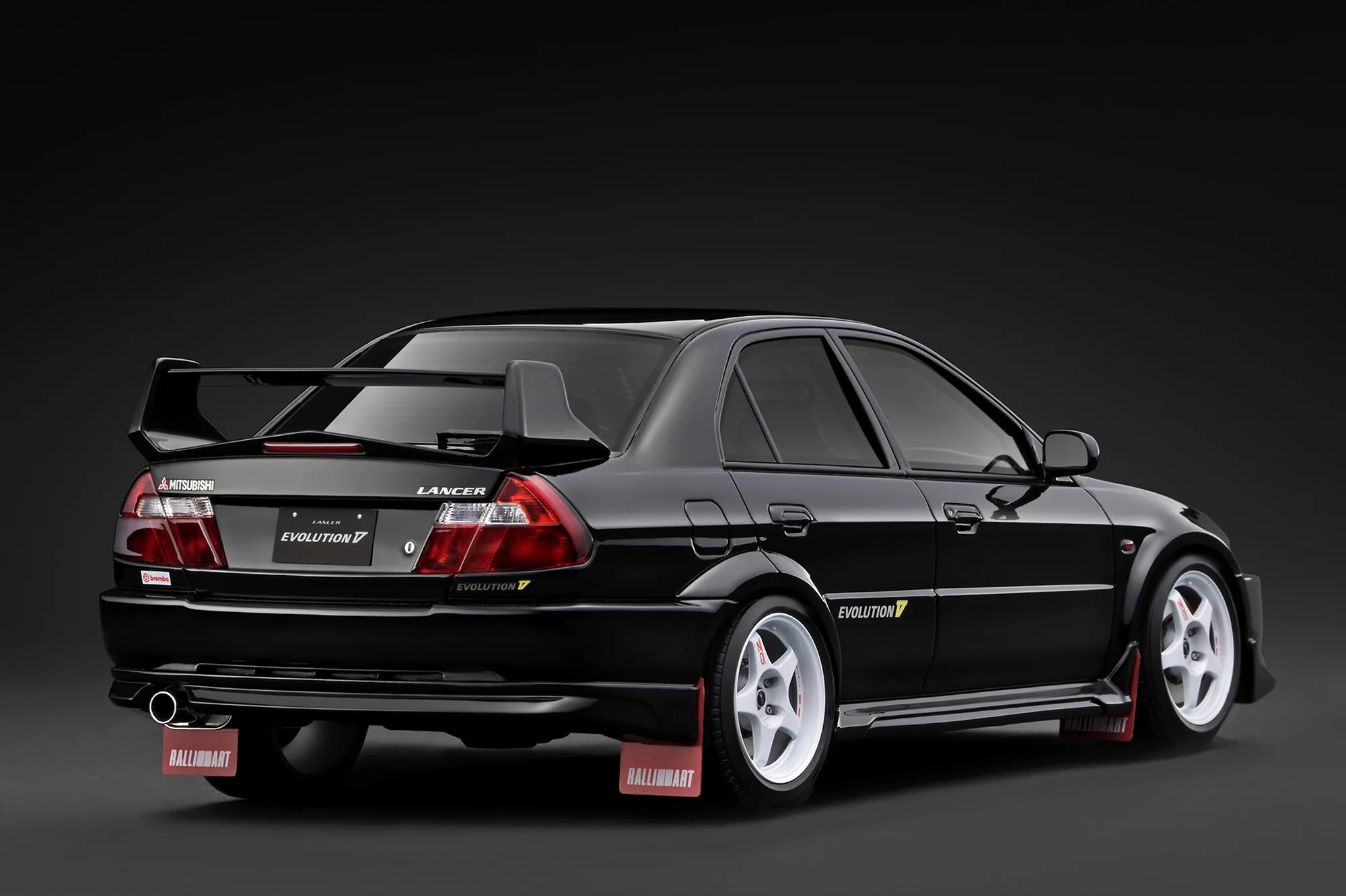 Mitsubishi Lancer EVO V CP9A black 1:18 Ignition Model