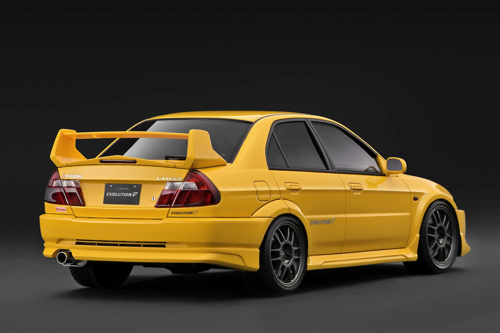 Mitsubishi Lancer EVO V CP9A yellow 1:18 Ignition Model