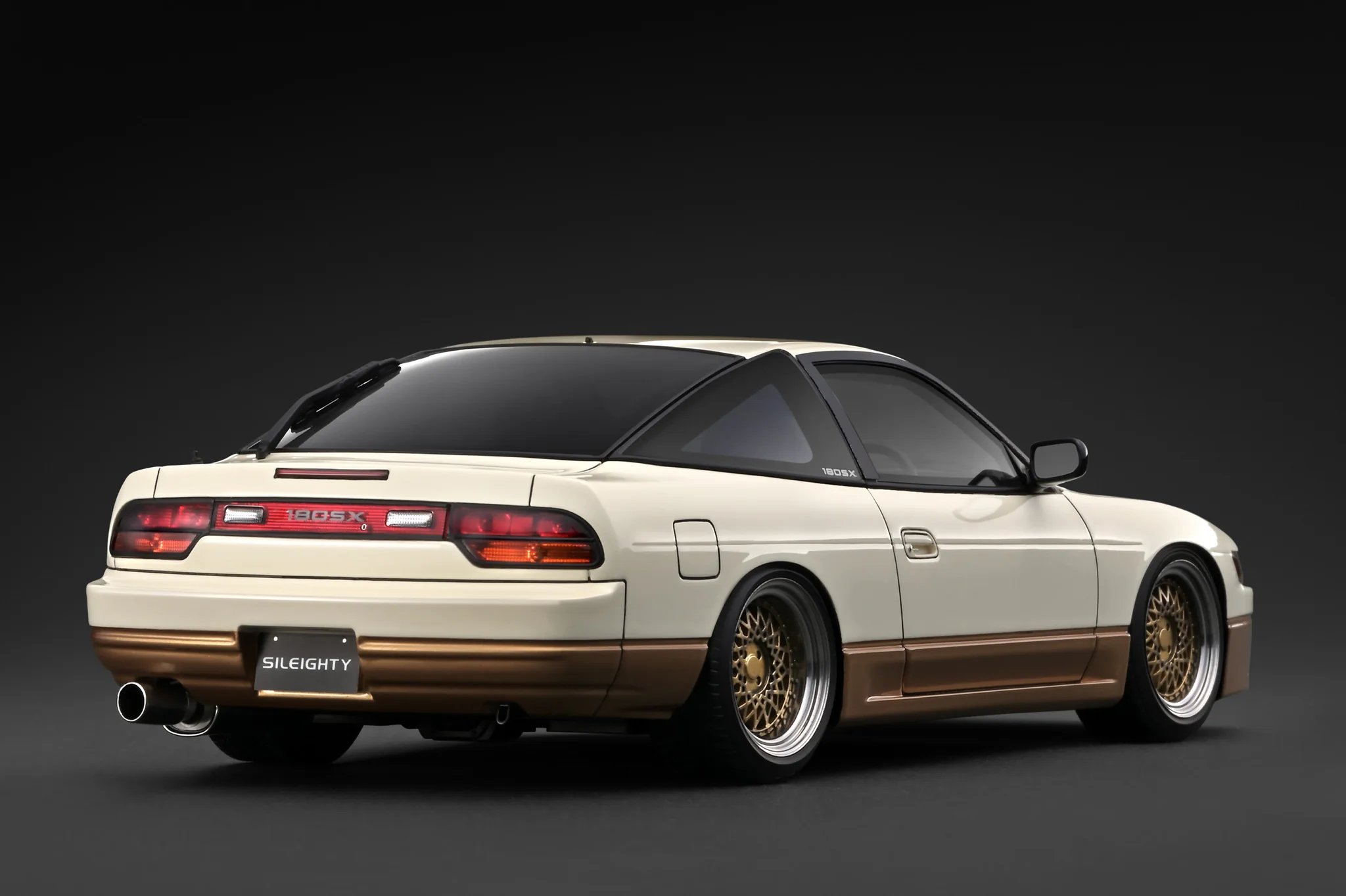 Nissan Sileighty white/gold 1:18 Ignition Model