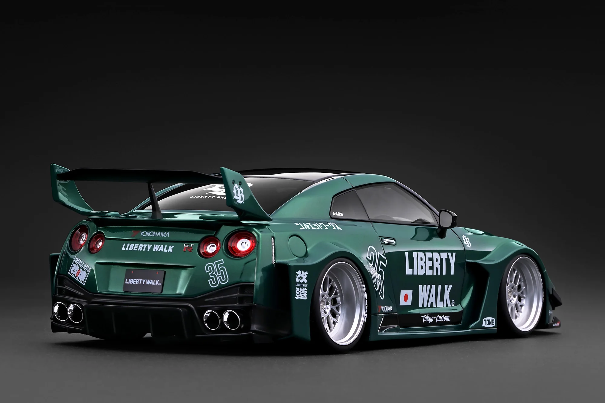 LB-Silhouette Works GT Nissan 35GT-RR green metallic 1:18 Ignition Model