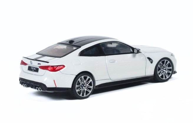 BMW M4 Competition 2023 alpine white 1:43 Solido