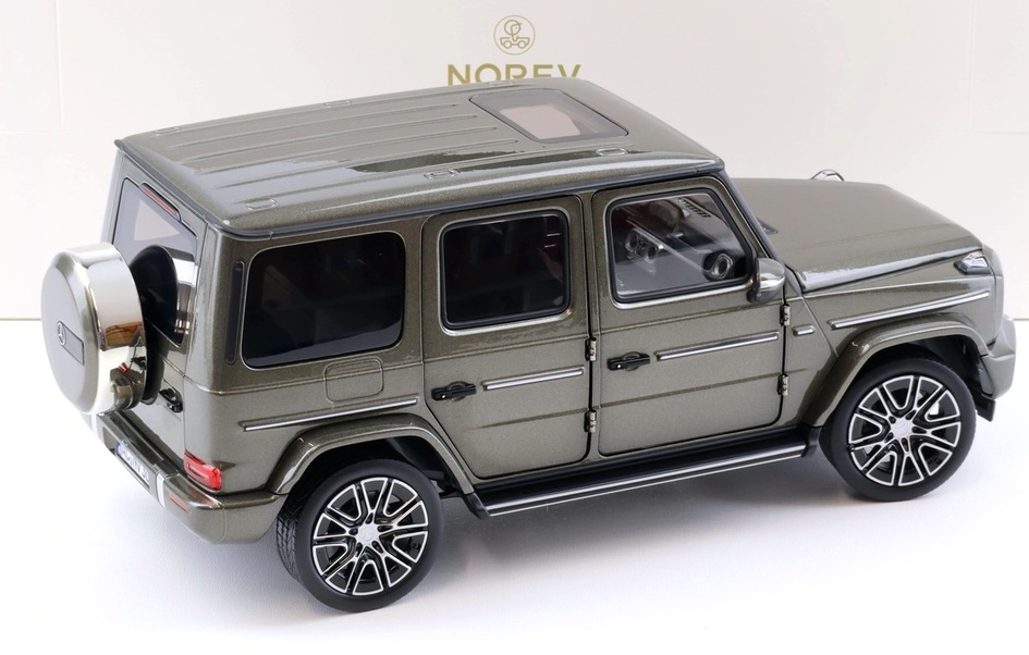 Mercedes-Benz G 2024 iridium grey 1:18 Norev