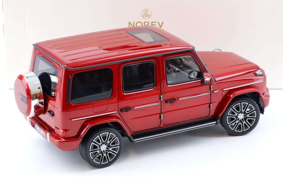 Mercedes-Benz G 2024 hyazinth red 1:18 Norev