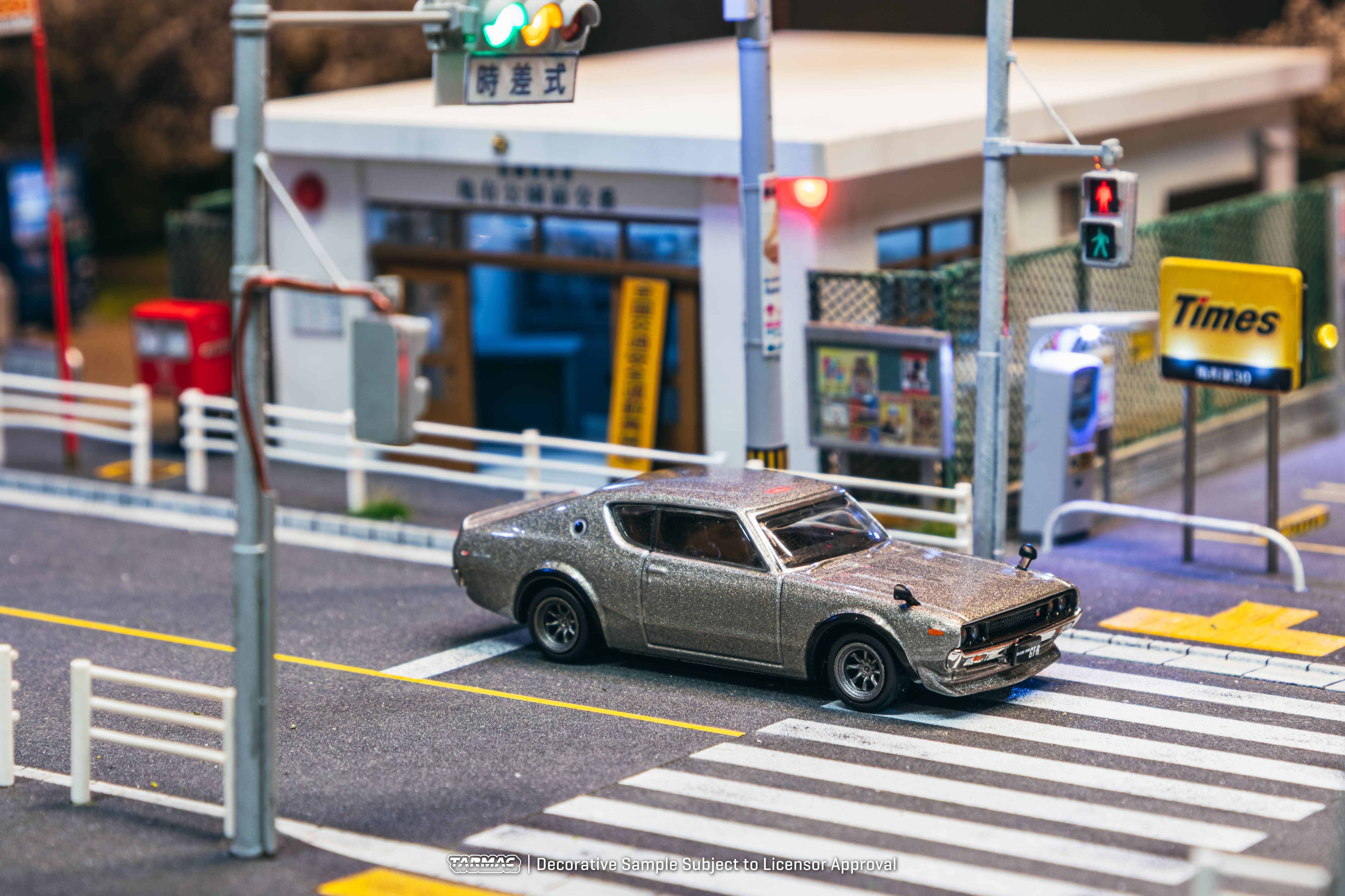 Nissan Skyline 2000GT-R (KPGC1100) 1969 silver 1:64 Tarmac