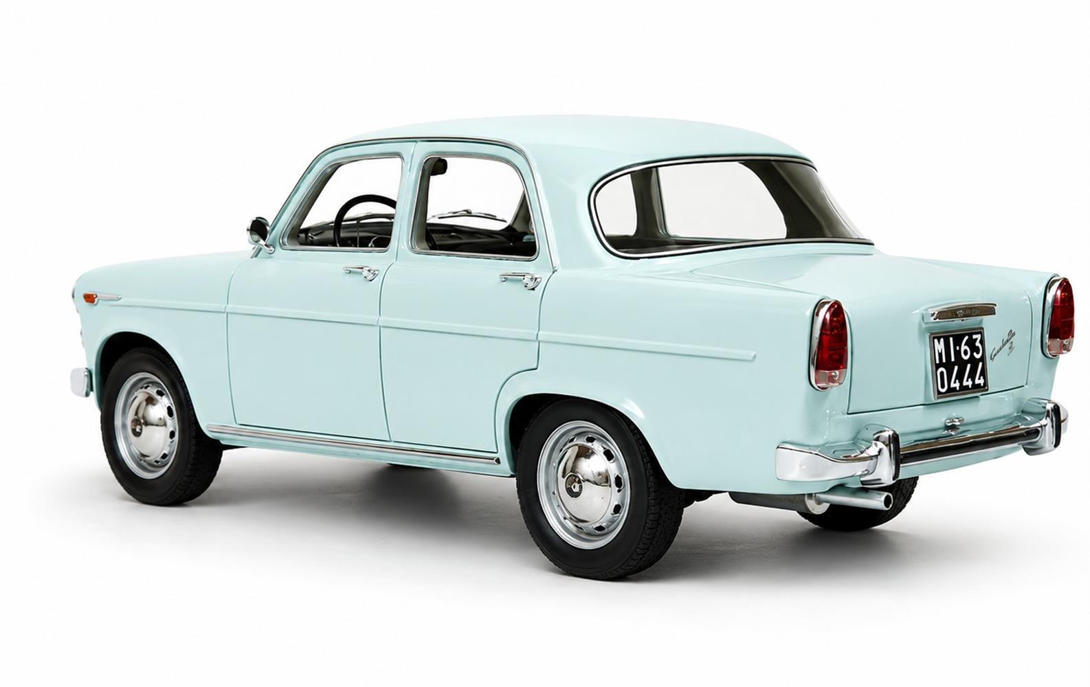 Alfa Romeo Giulietta Ti 101 1961 light blue 1:18 Cult Scale Models