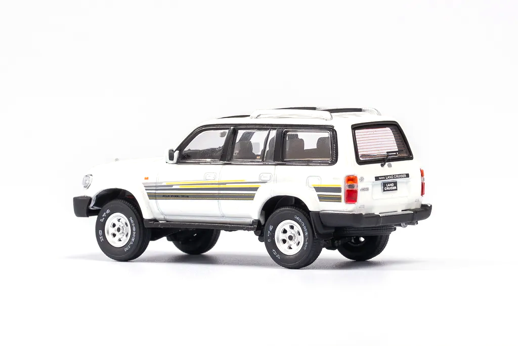 Toyota Land Cruiser LC80 pearl white general 1:64 KengFai