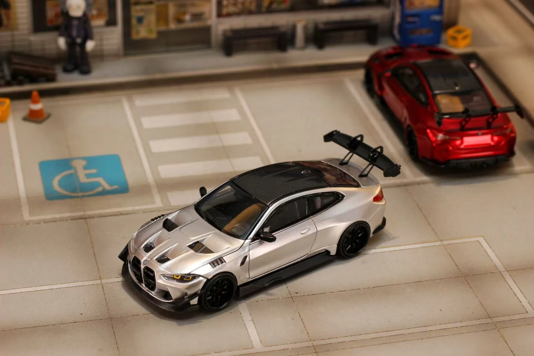 BMW M4 G82 silver 1:64 Street Weapon