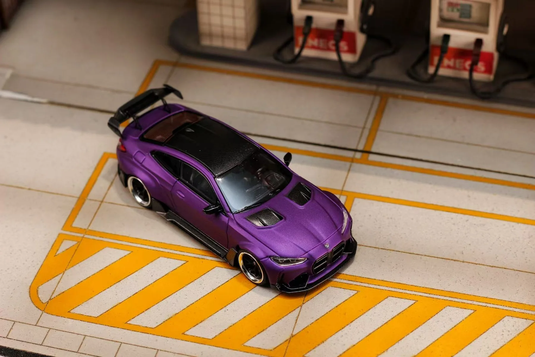 BMW M4 G82 matte purple 1:64 Street Weapon