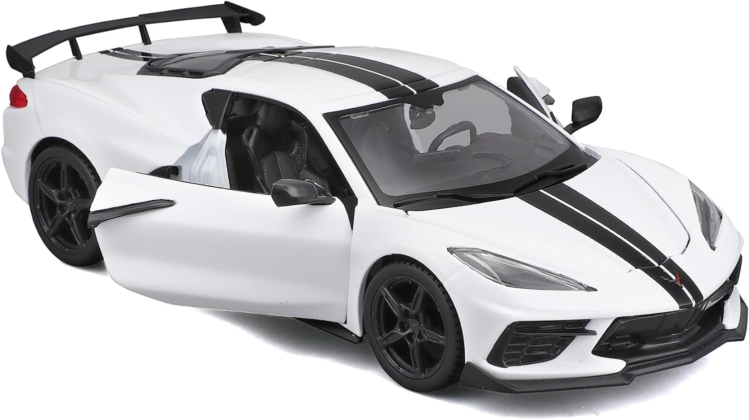 Chevrolet Corvette Stingray (C8) 2020 white 1:24 Maisto