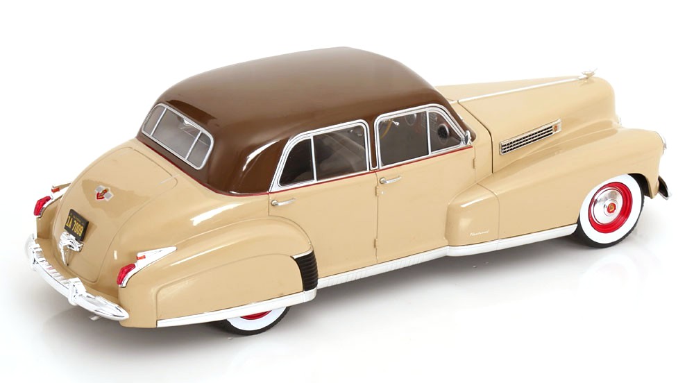 Cadillac Fleetwood Series 60 Special Sedan 1941 beige/dark brown 1:18 MCG Modelcar Group