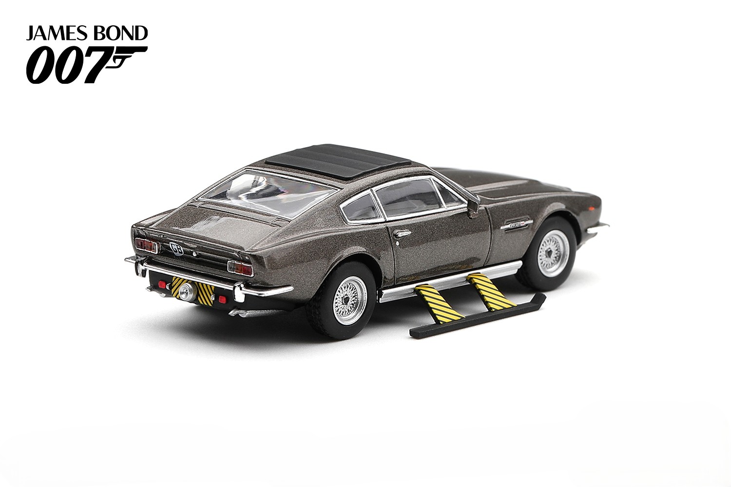 Aston Martin V8 Vantage *The Living Daylights (Weapons On)* 1987 English Blister Packaging 1:64 Mini GT