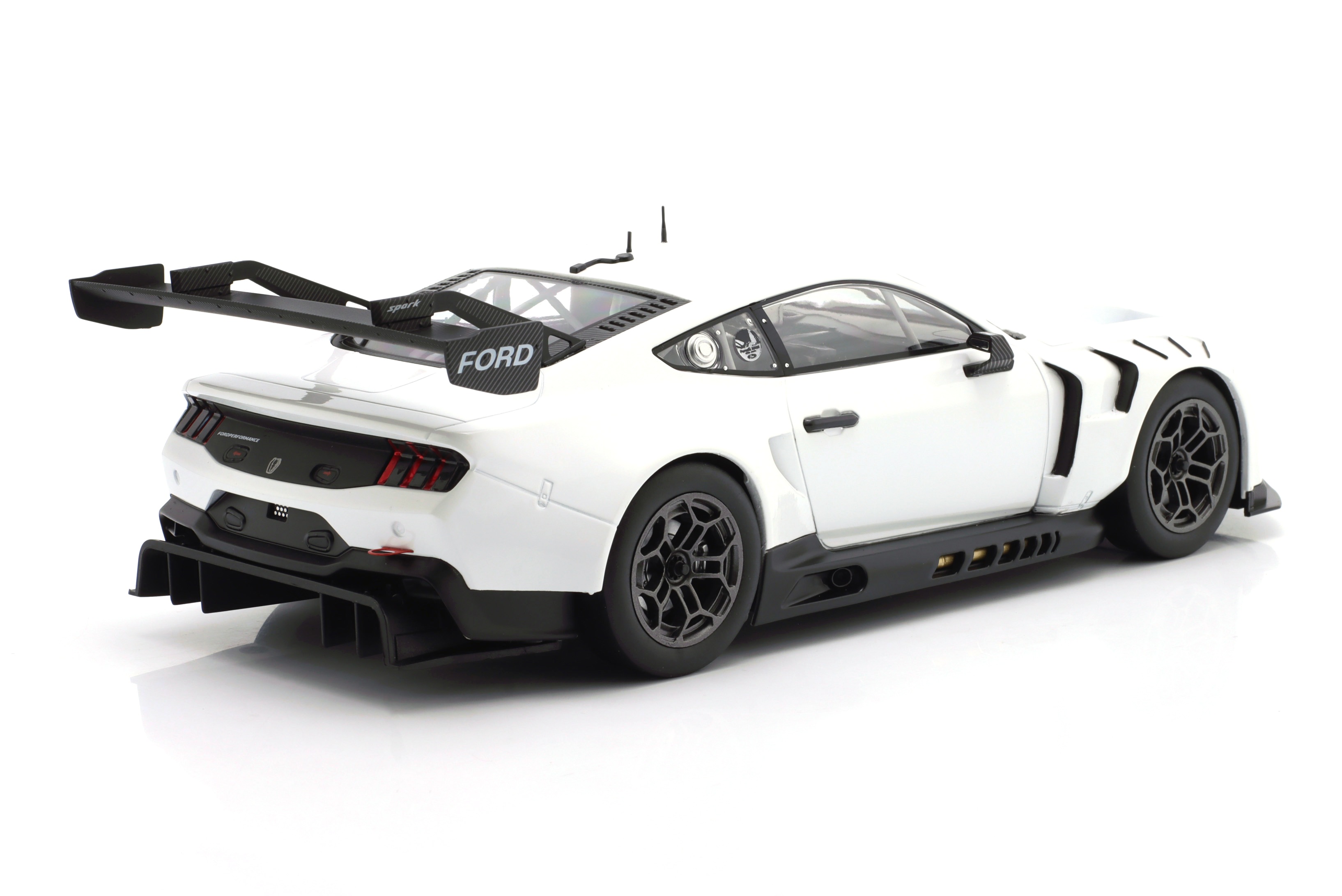 Ford Mustang GT3 Racing Spec Plain Body Version 2024 white 1:18 Ixo Models