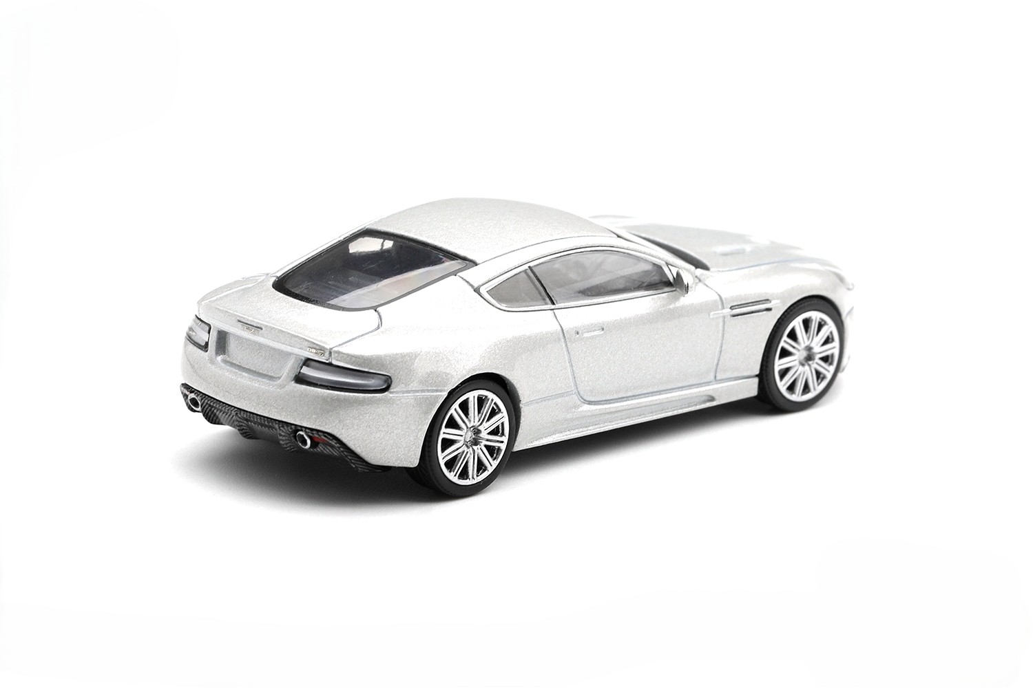 Aston Martin DBS 2008 lightning silver 1:64 Mini GT