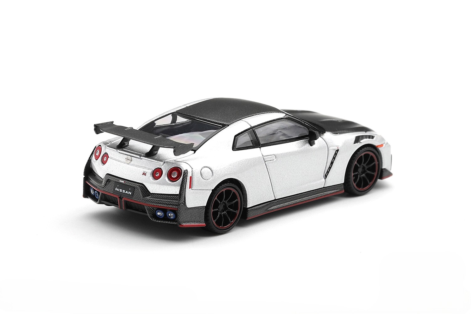 Nissan GT-R R35 Nismo 2024 silver metallic 1:64 Mini GT