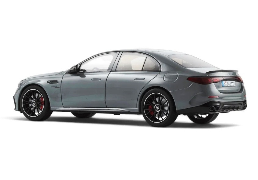Mercedes-AMG E 53 Hybrid 4Matic+ alpin grey uni 1:18 NZG