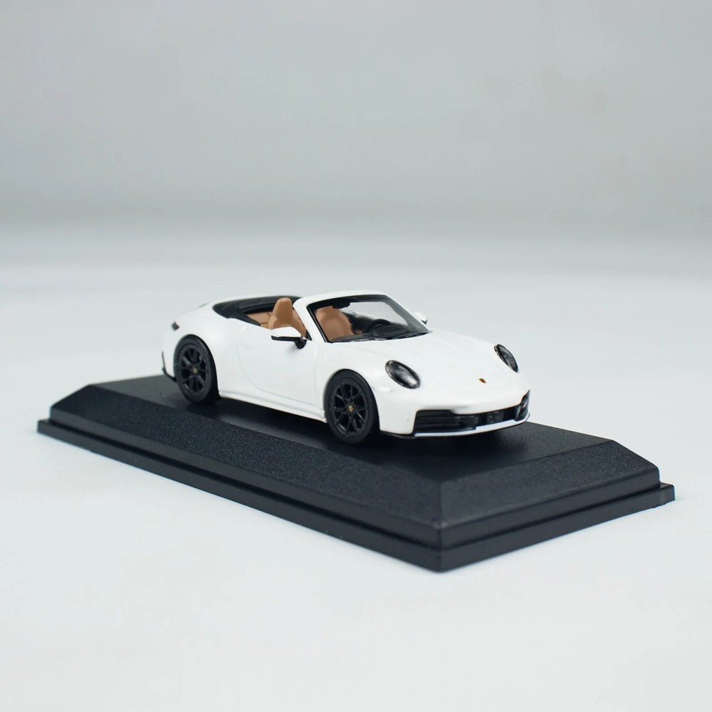 Porsche 911 (992.2) Carrera Cabriolet 2025 white 1:64 Minichamps