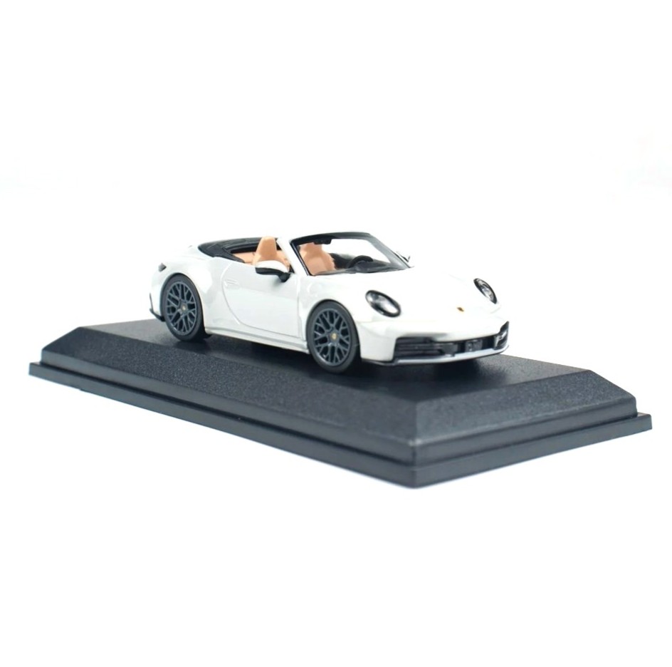 Porsche 911 (992.2) Carrera Cabriolet 2025 chalk 1:64 Minichamps