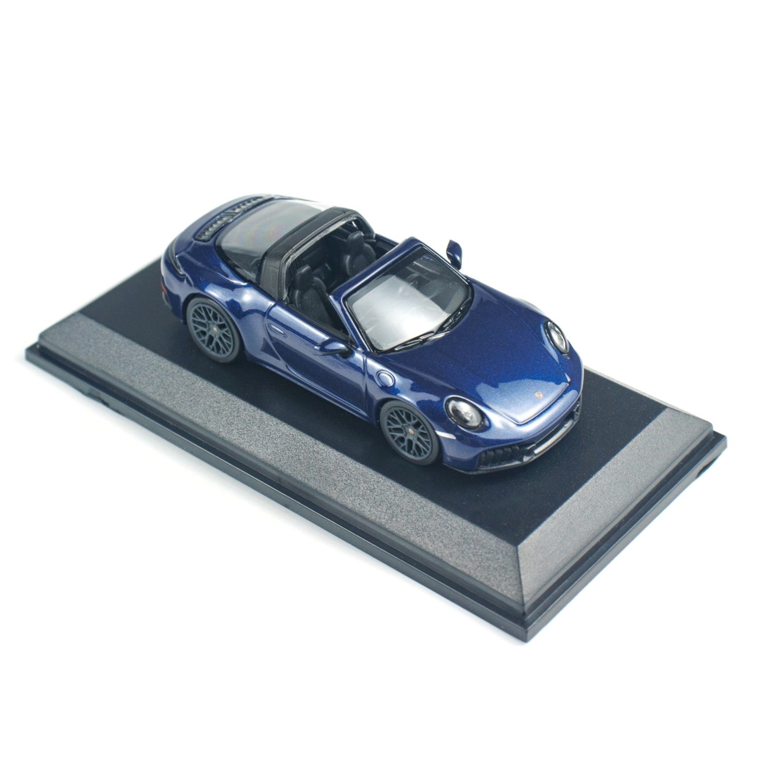 Porsche 911 (992.2) Targa 4 GTS 2025 blue metallic 1:64 Minichamps