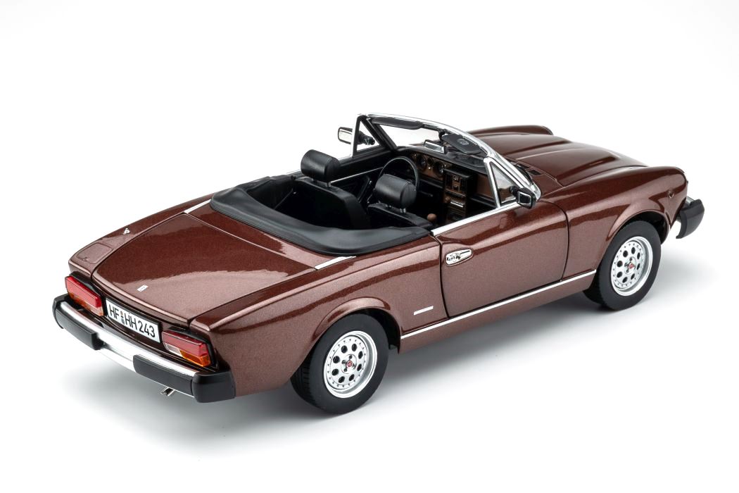 Pininfarina Spider Europa 1982 marrone amaryllis 1:18 Touring Modelcars