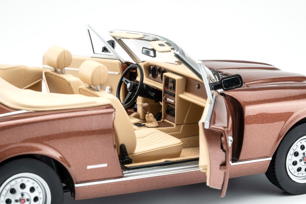 Pininfarina Spider Europa 1982 marrone chiaro 1:18 Touring Modelcars