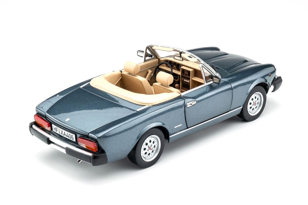 Pininfarina Spider Europa 1982 blu medio 1:18 Touring Modelcars