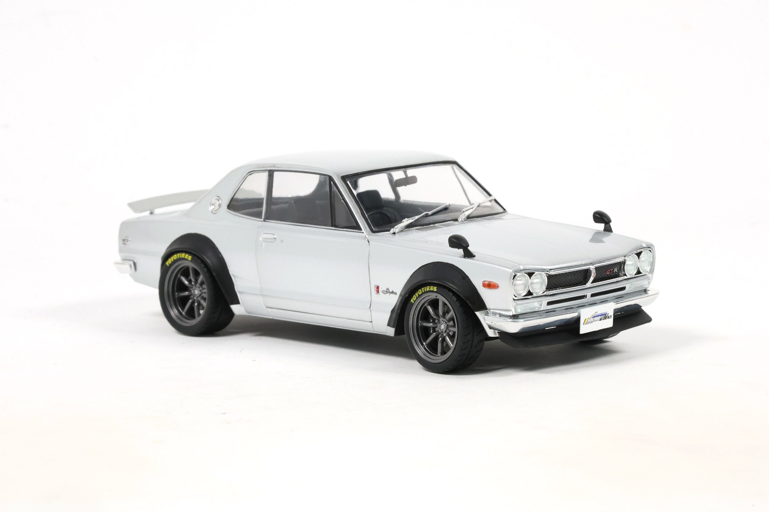 Nissan Skyline 2000 GT-R 1970 silver Hakosuka Solido Works 1:18 Solido