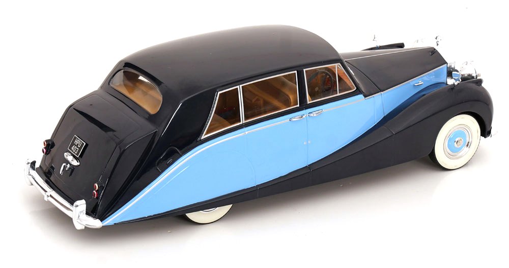Rolls Royce Silver Wraith Empress by Hooper 1956 black/light blue 1:18 MCG Modelcar Group