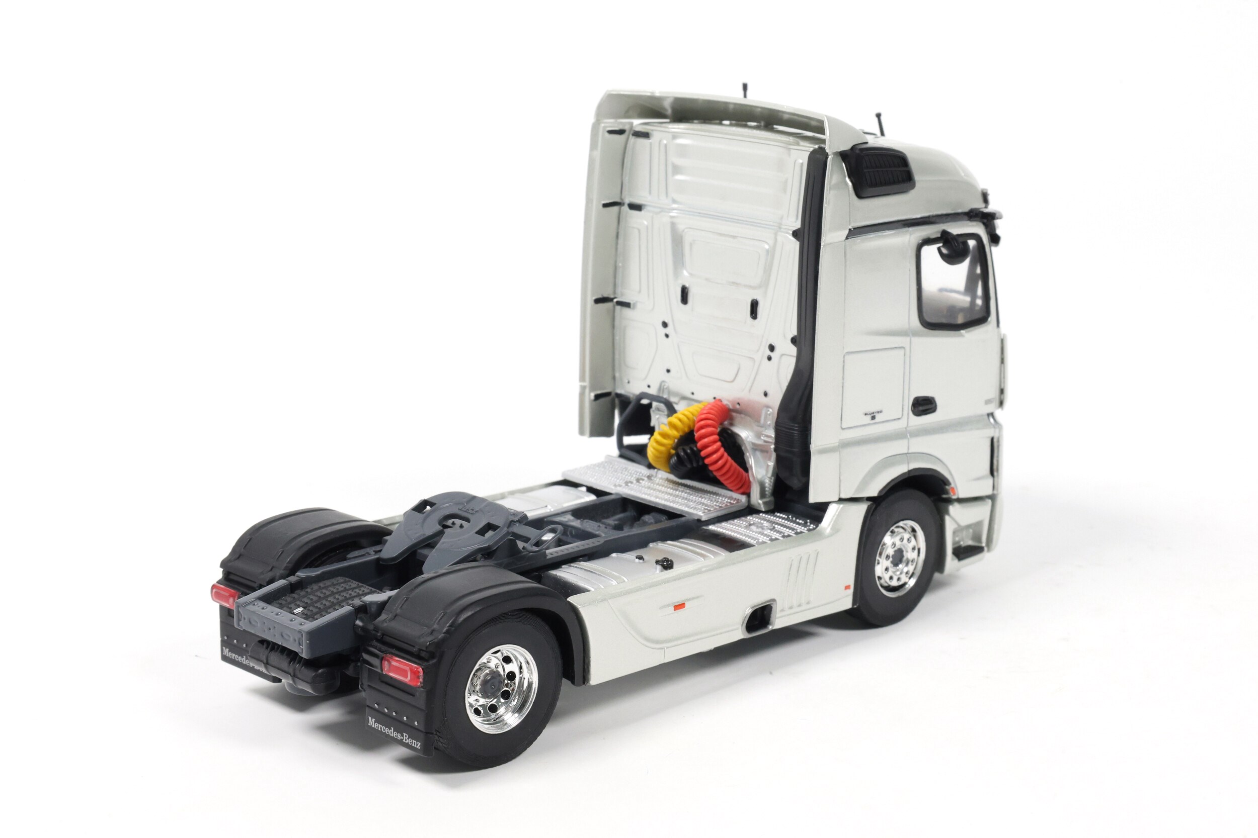 Mercedes-Benz Actros L 2024 silver 1:43 Solido