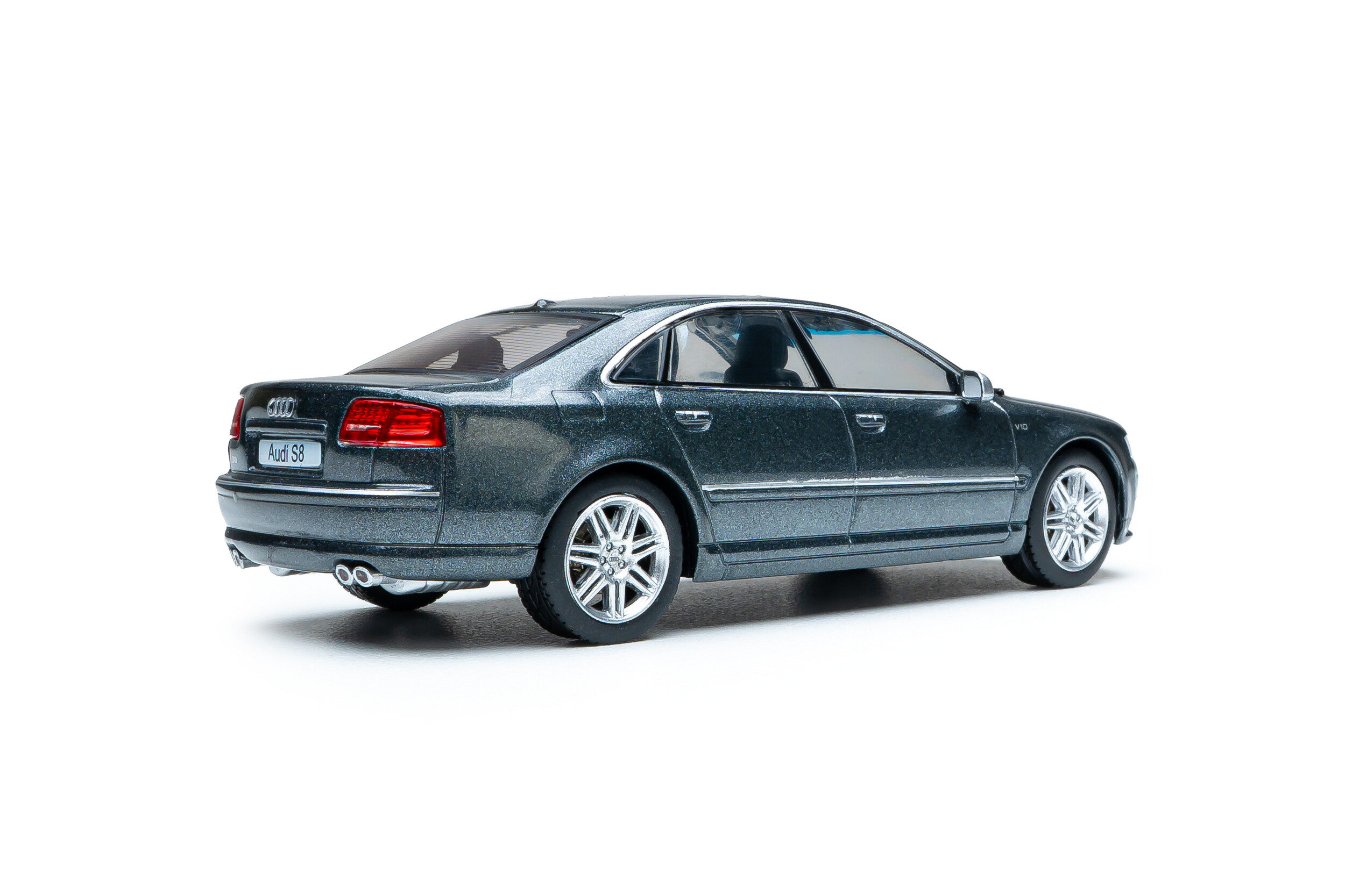 Audi S8 (D3) 2010 Daytona grey 1:43 Solido