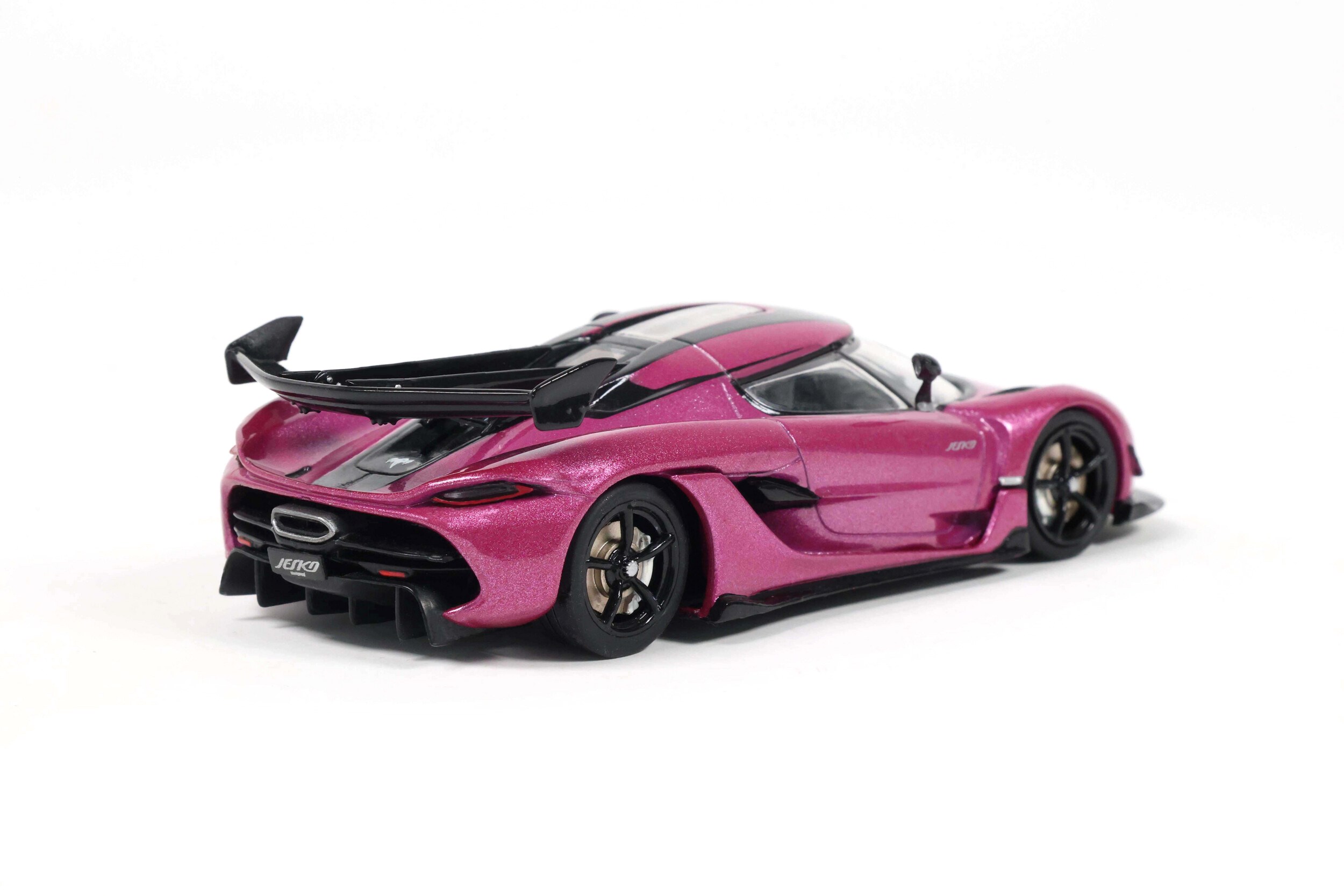 Koenigsegg Jesko 2022 Purple 1:43 Solido