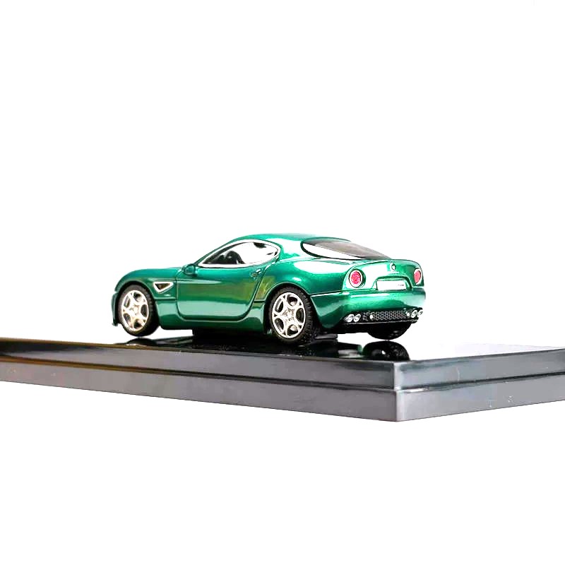 Alfa Romeo 8C Competizione 2008 green 1:64 Motorhelix