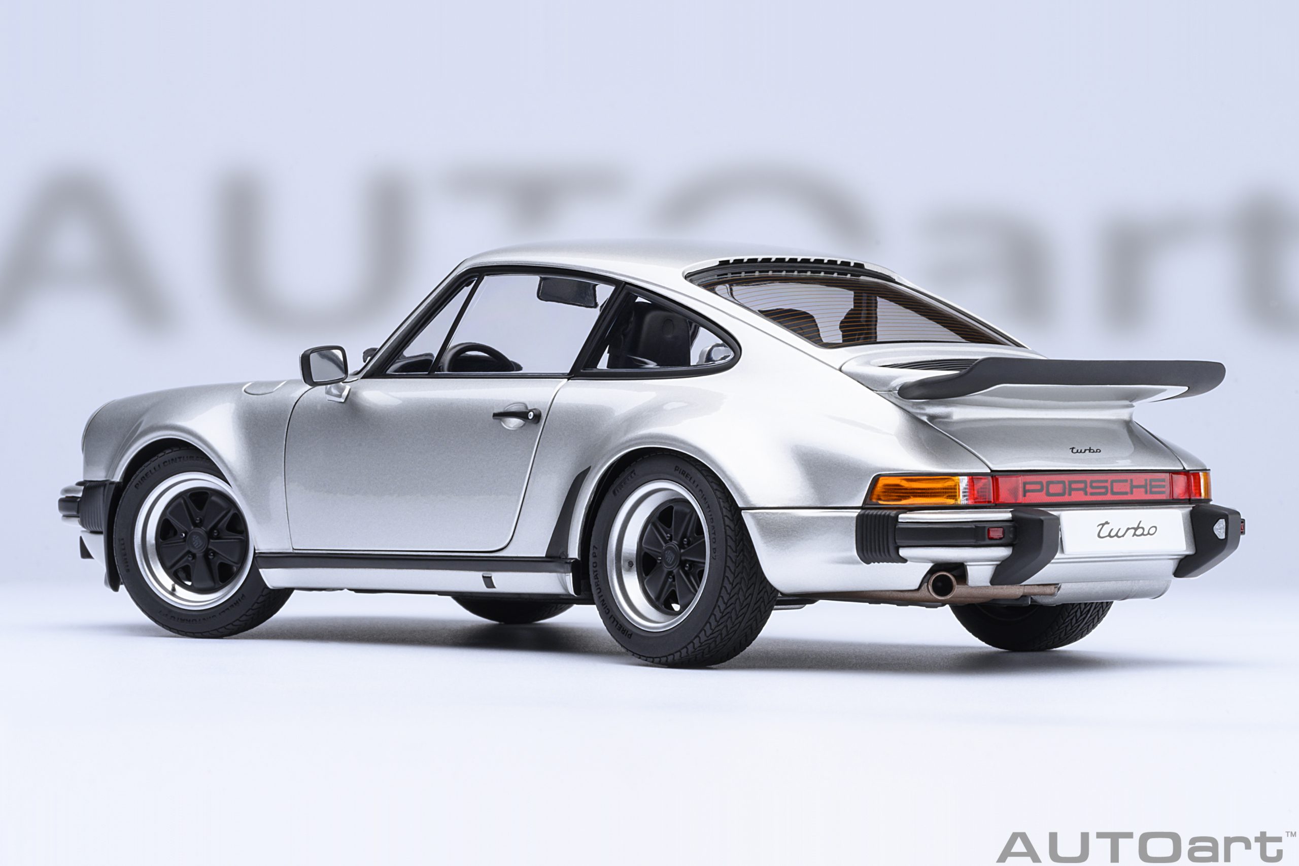 Porsche 911 930 Turbo 3.0 silver 1:18 AUTOart