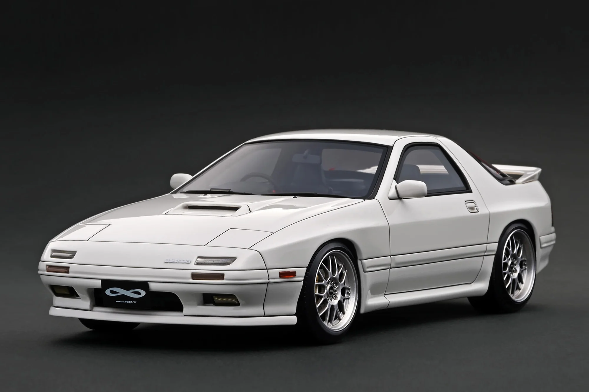 Mazda Savanna RX-7 Infini FC3S with 13B Engine white 1:18 Ignition Model