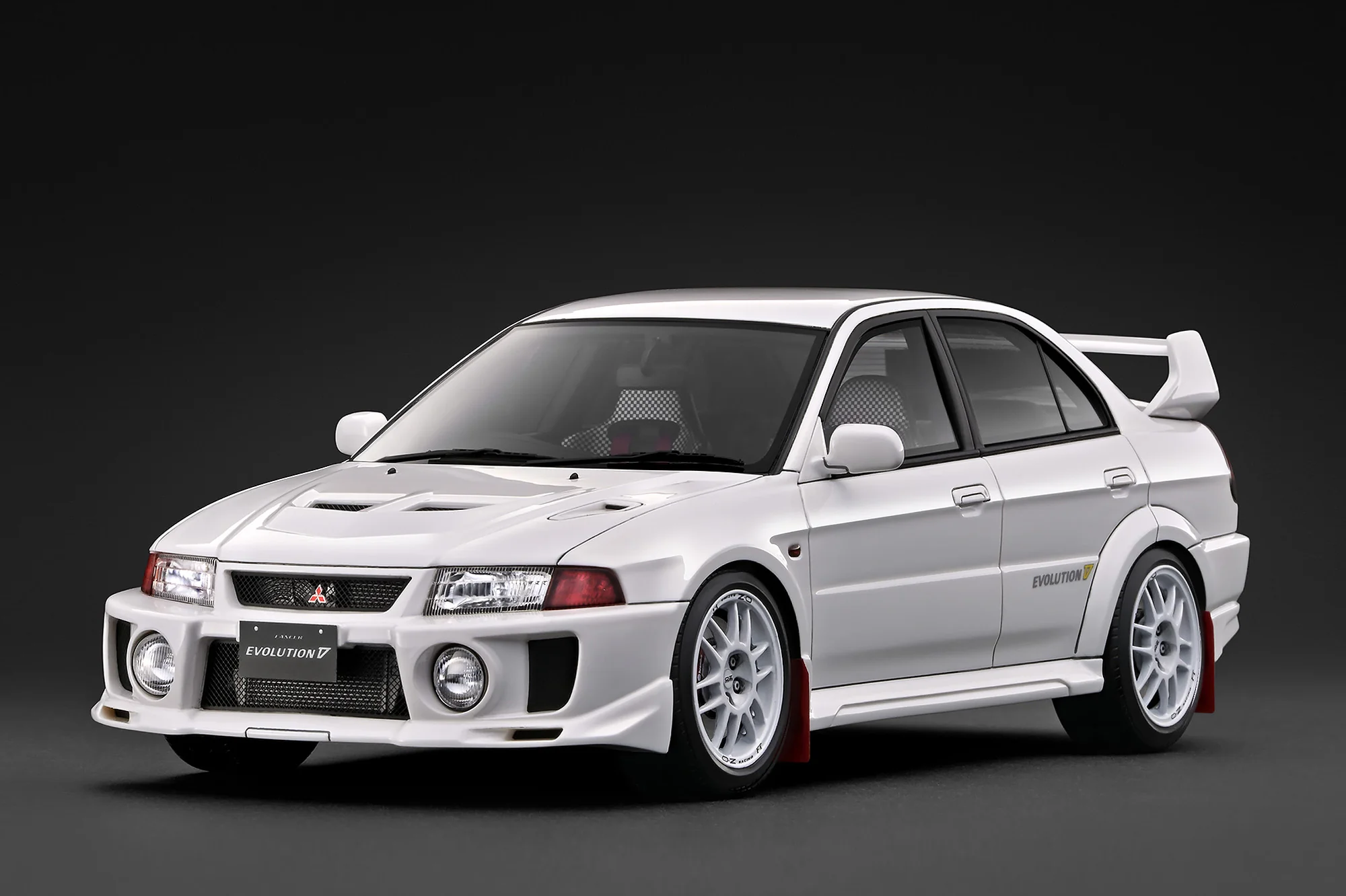 Mitsubishi Lancer Evolution V CP9A with 4G63 Engine white 1:18 Ignition Model