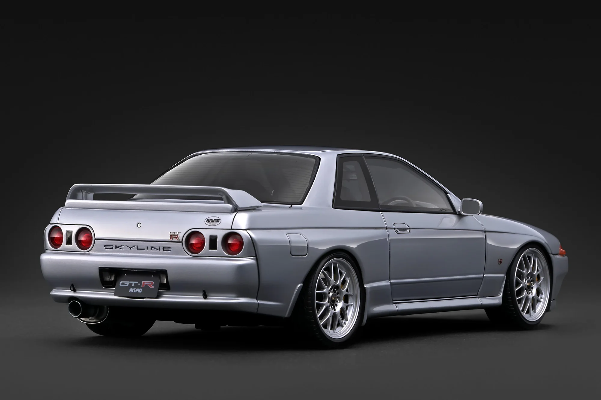 Nissan Skyline GT-R Nismo BNR32 silver 1:18 Ignition Model