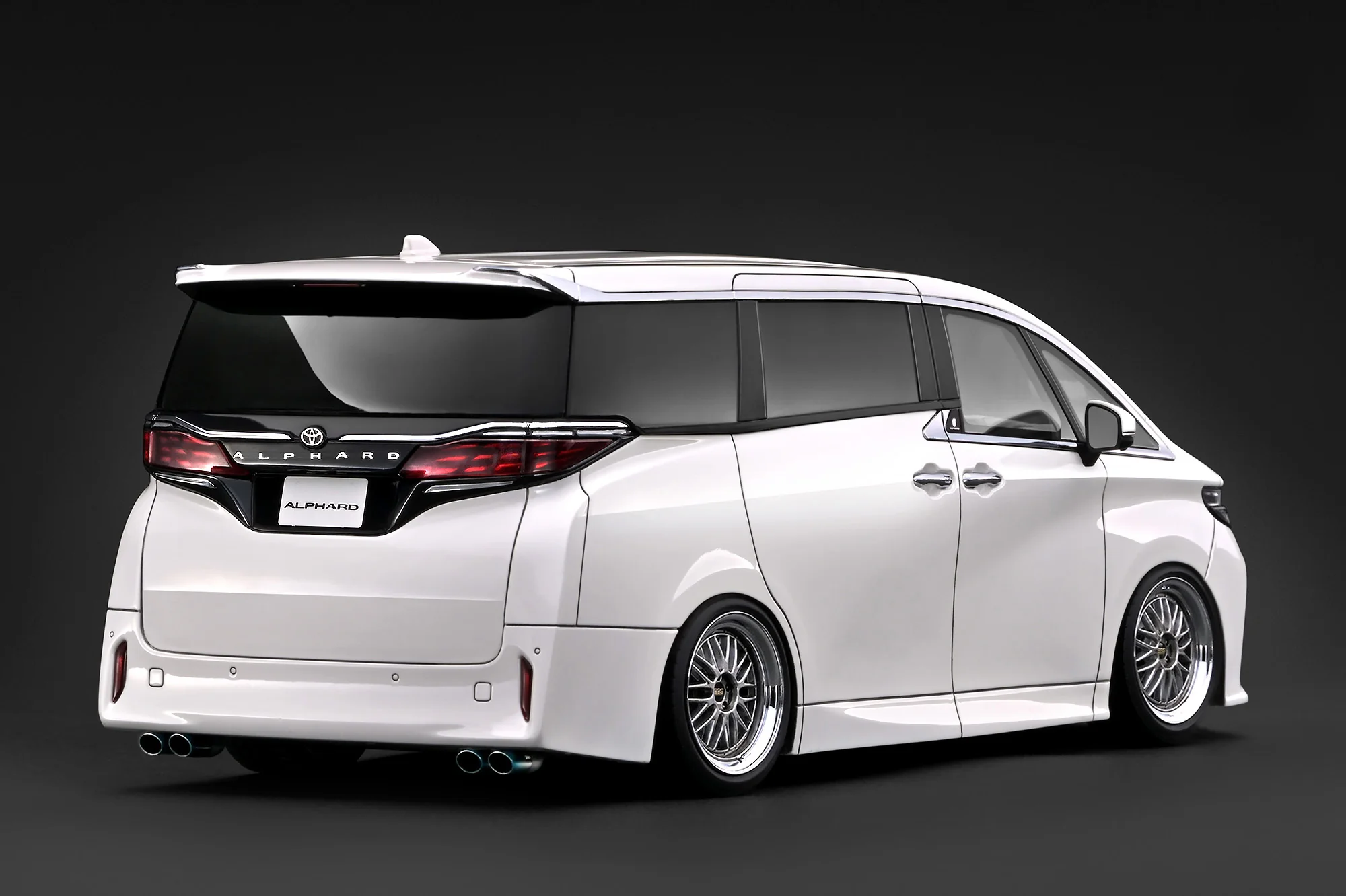 Toyota Alphard Z H40W pearl white 1:18 Ignition Model