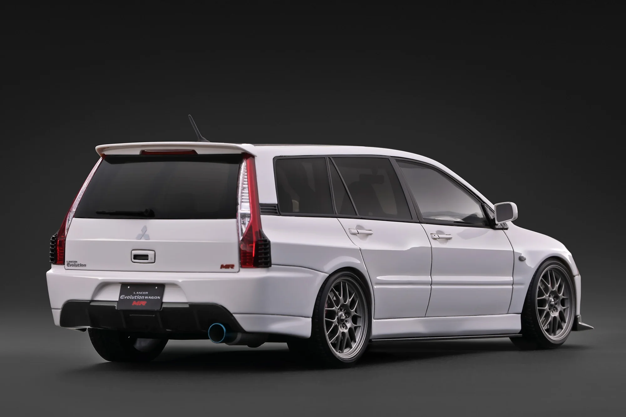 Mitsubishi Lancer Evolution Wagon MR CT9W white 1:18 Ignition Model