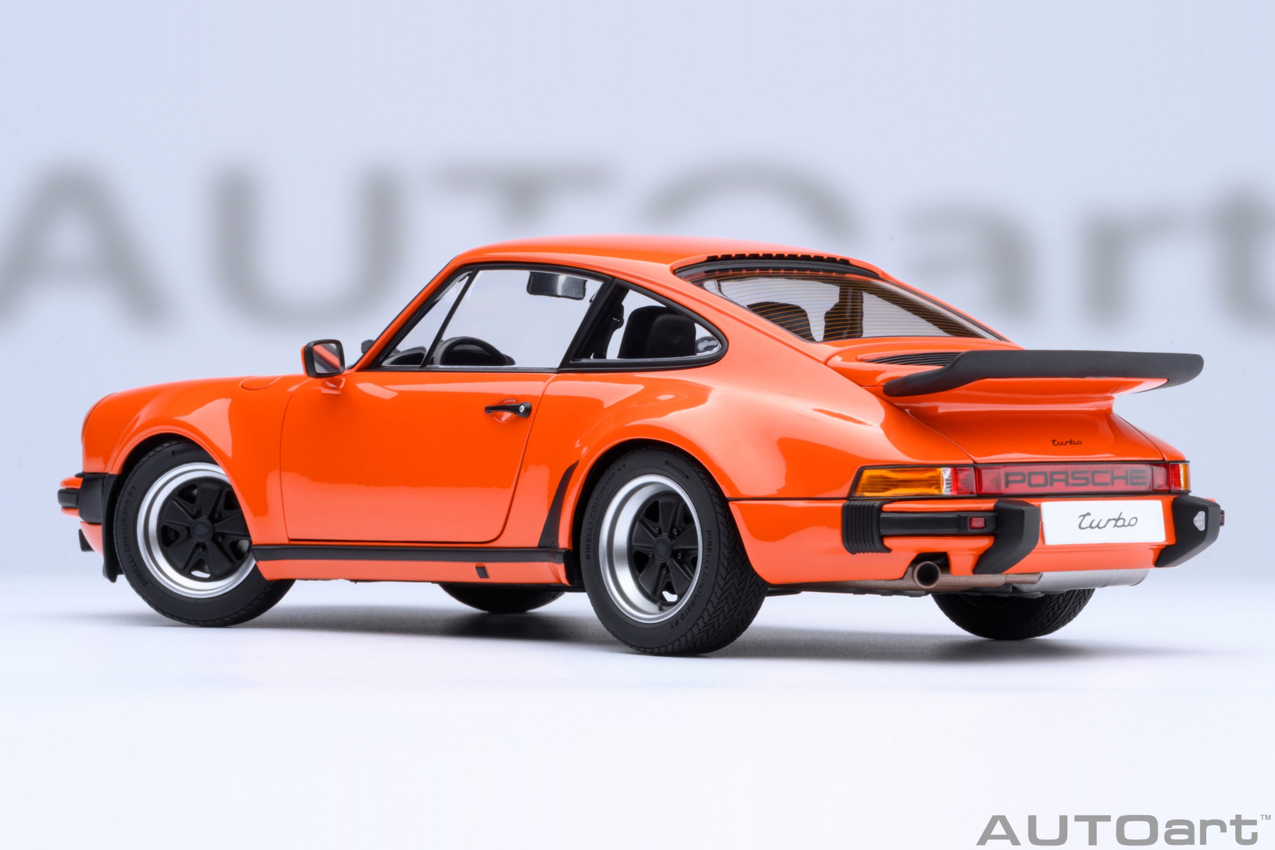 Porsche 911 930 Turbo 3.0 continental orange 1:18 AUTOart